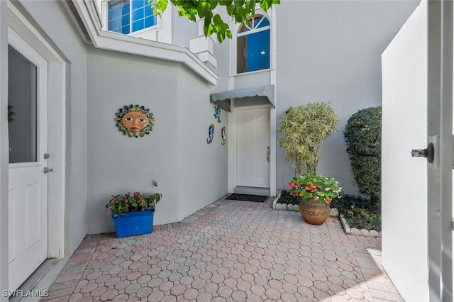 entrance to property with stucco siding