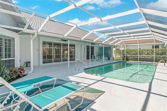 outdoor pool featuring a patio area, a lanai, and a ceiling fan