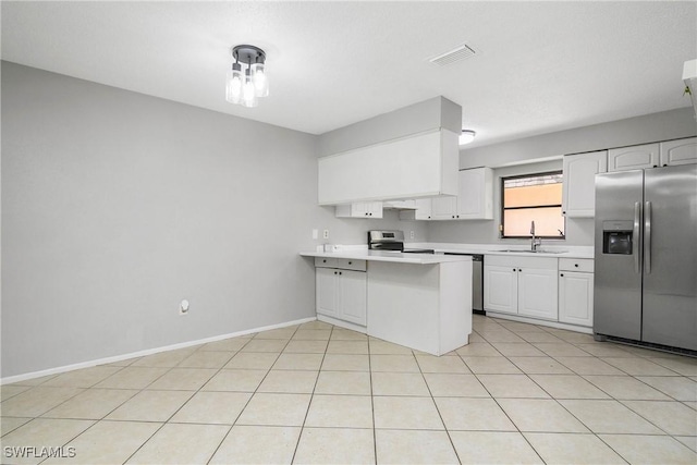 kitchen with stainless steel appliances, a sink, visible vents, white cabinets, and light countertops