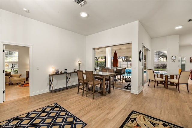 dining area featuring a healthy amount of sunlight, visible vents, light wood-style flooring, and baseboards