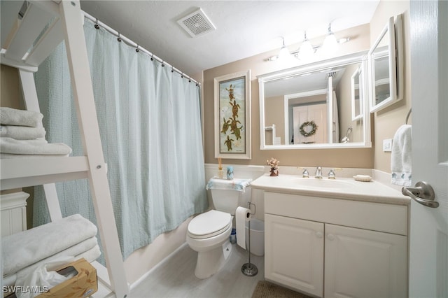 full bathroom with toilet, vanity, visible vents, and a shower with shower curtain