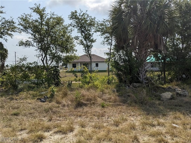 Listing photo 3 for 1701 NE 13th Ave, Cape Coral FL 33909