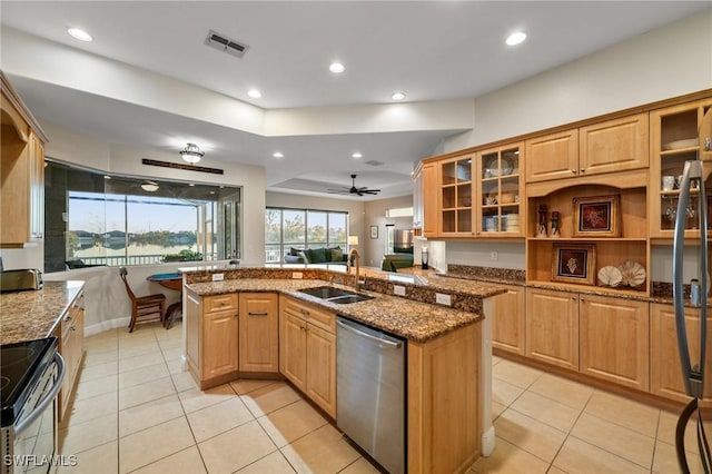 kitchen featuring a sink, visible vents, appliances with stainless steel finishes, and recessed lighting