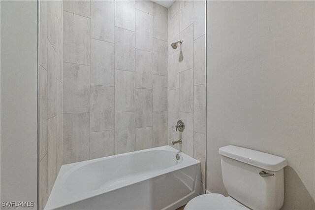 full bath with toilet and tub / shower combination