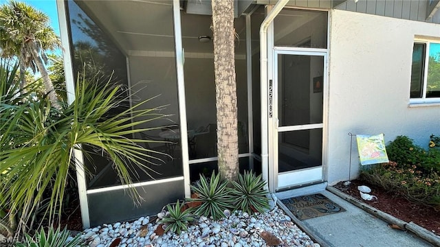 view of exterior entry with stucco siding