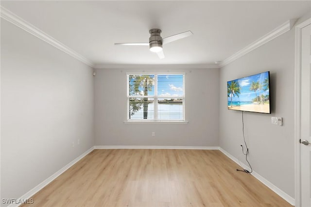 spare room with light wood-type flooring, baseboards, ornamental molding, and ceiling fan