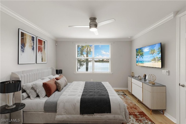 bedroom with light wood-style flooring, ornamental molding, ceiling fan, and baseboards