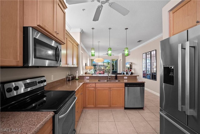 kitchen featuring stainless steel appliances, ornamental molding, light tile patterned flooring, a sink, and a peninsula