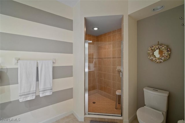 full bath with toilet, a shower stall, and baseboards