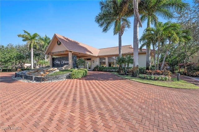 view of front of house featuring decorative driveway