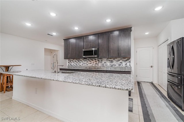 kitchen featuring visible vents, appliances with stainless steel finishes, backsplash, a sink, and recessed lighting