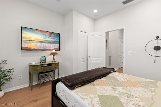 bedroom featuring light wood finished floors, baseboards, visible vents, and recessed lighting