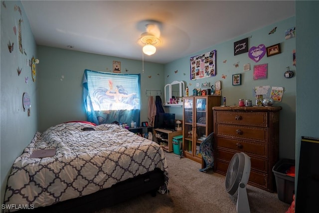 bedroom with a ceiling fan and carpet flooring