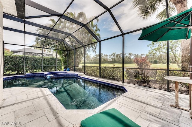 view of swimming pool with a lanai, a patio area, and a pool with connected hot tub