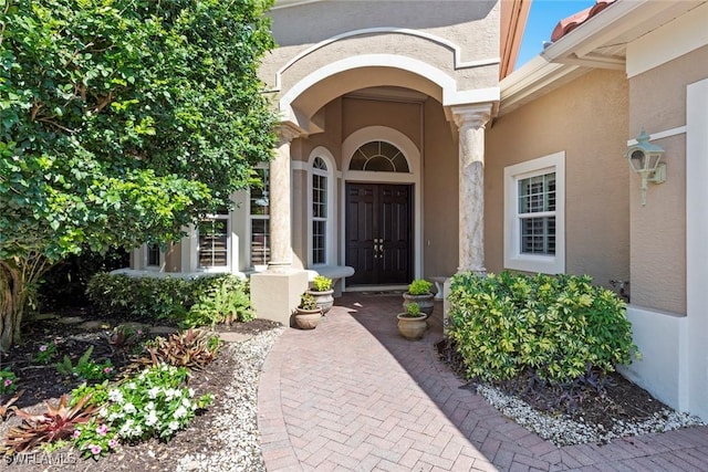 view of exterior entry featuring stucco siding