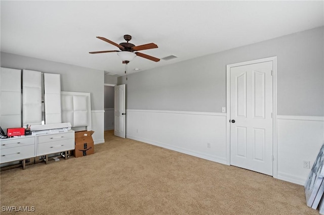 bedroom with carpet floors, visible vents, and ceiling fan