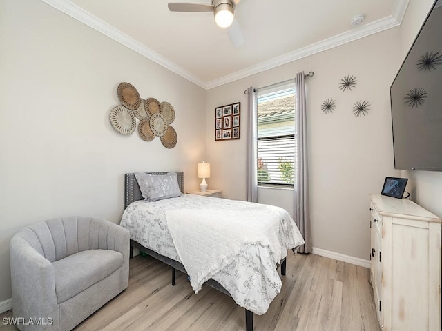 bedroom with light wood-style floors, a ceiling fan, baseboards, and crown molding