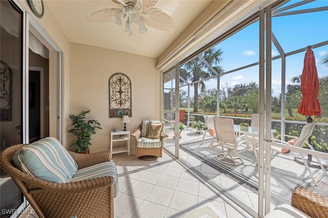 sunroom / solarium featuring ceiling fan