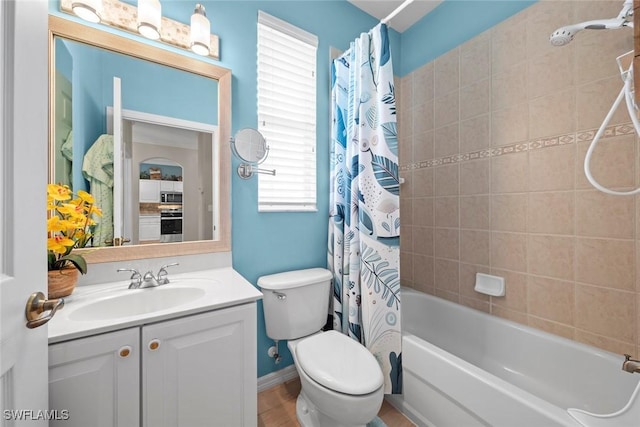 full bathroom featuring toilet, baseboards, shower / bath combo with shower curtain, and vanity