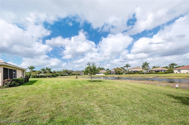 view of yard featuring a water view