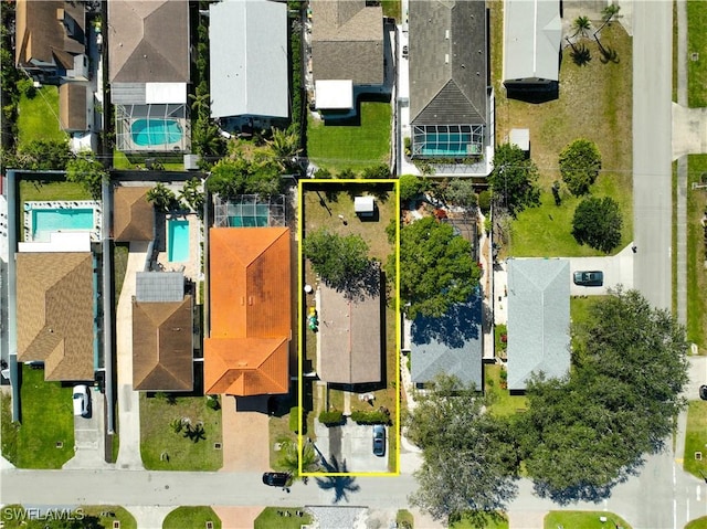 birds eye view of property featuring a residential view