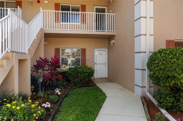 property entrance featuring stucco siding