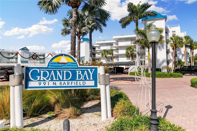 view of community / neighborhood sign