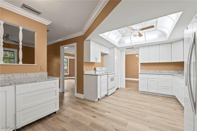 kitchen with visible vents, light wood-style floors, white cabinets, ceiling fan, and white appliances