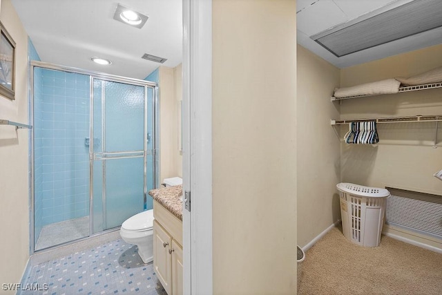 full bathroom featuring visible vents, vanity, toilet, and a shower stall