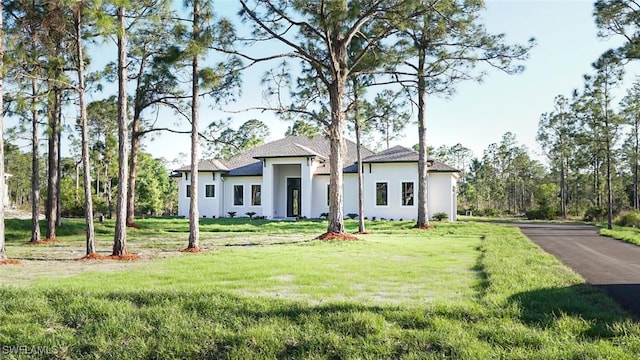 view of front facade with a front lawn and stucco siding