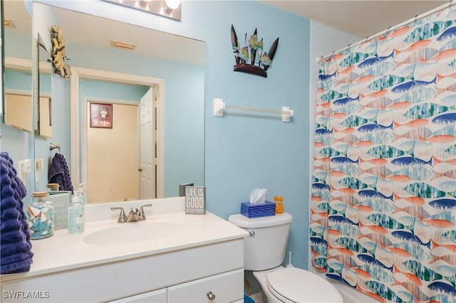 full bath with vanity, toilet, and a shower with curtain