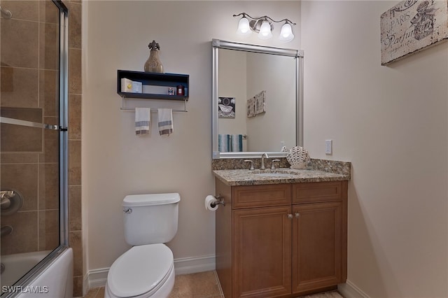 full bath with combined bath / shower with glass door, baseboards, toilet, and vanity