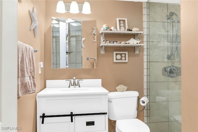 full bath featuring tiled shower, vanity, and toilet