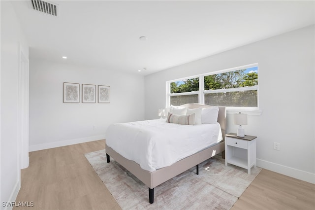 bedroom with light wood-style floors, recessed lighting, visible vents, and baseboards