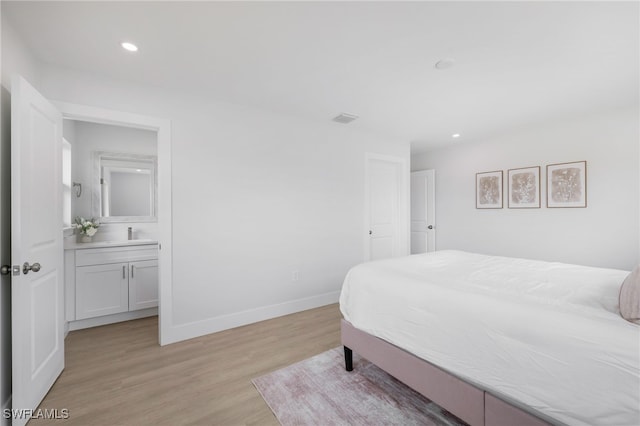 bedroom featuring recessed lighting, visible vents, a sink, light wood-type flooring, and baseboards