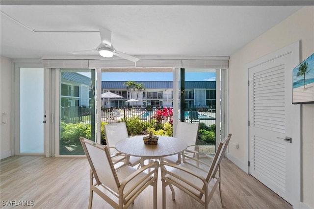 sunroom featuring ceiling fan