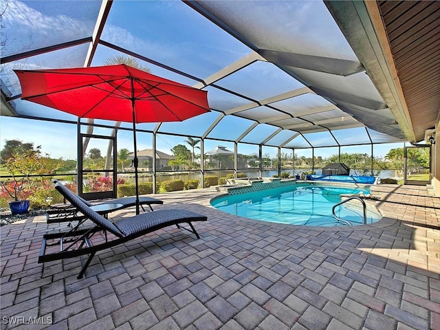 view of swimming pool featuring a pool with connected hot tub, a lanai, and a patio