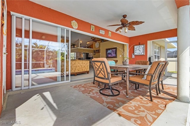 sunroom with ceiling fan