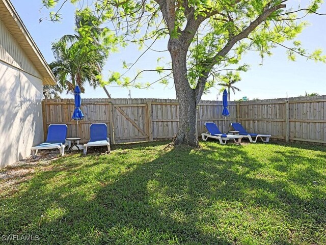 view of yard featuring fence