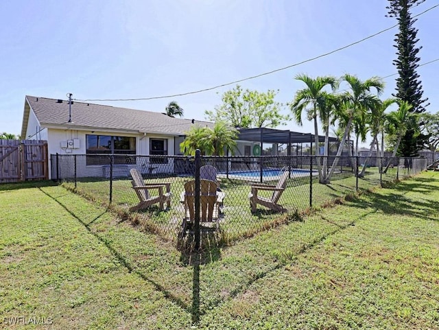 view of yard featuring fence and a fenced in pool