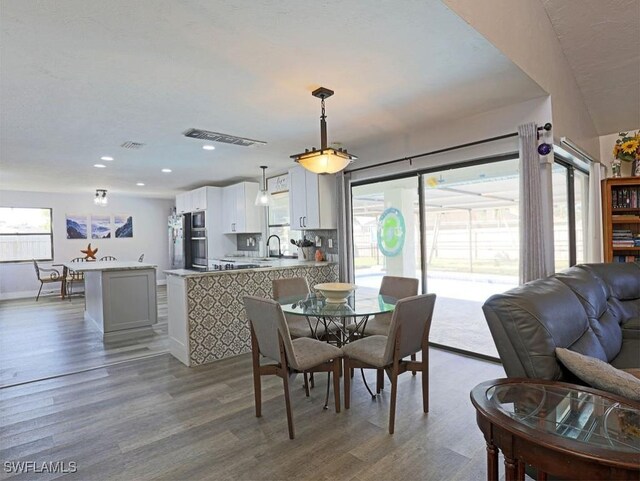 dining space featuring recessed lighting, wood finished floors, visible vents, and baseboards