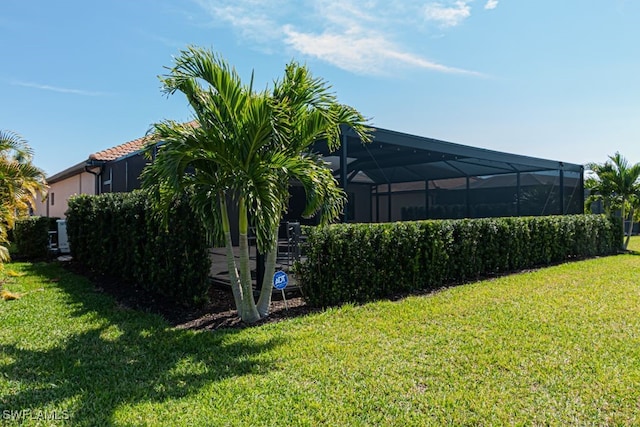 view of yard with a lanai