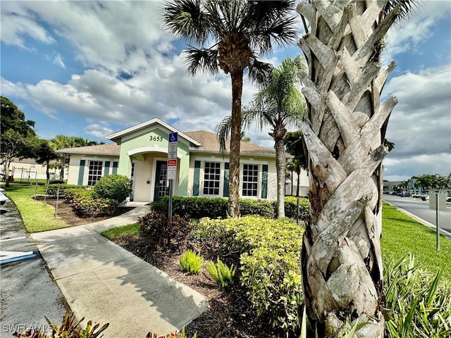 view of front of house with stucco siding