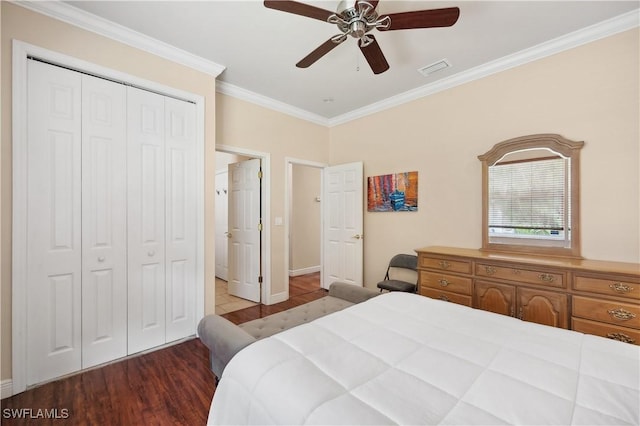 bedroom with a closet, visible vents, a ceiling fan, crown molding, and wood finished floors