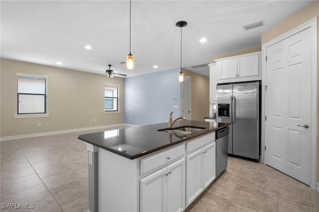 kitchen featuring visible vents, hanging light fixtures, stainless steel appliances, a sink, and recessed lighting