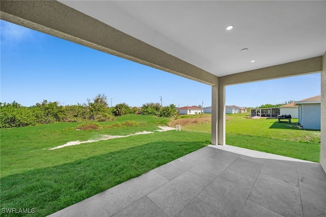 view of yard featuring a patio area