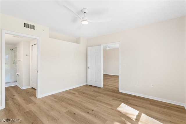 unfurnished room featuring light wood-style flooring, a ceiling fan, and baseboards