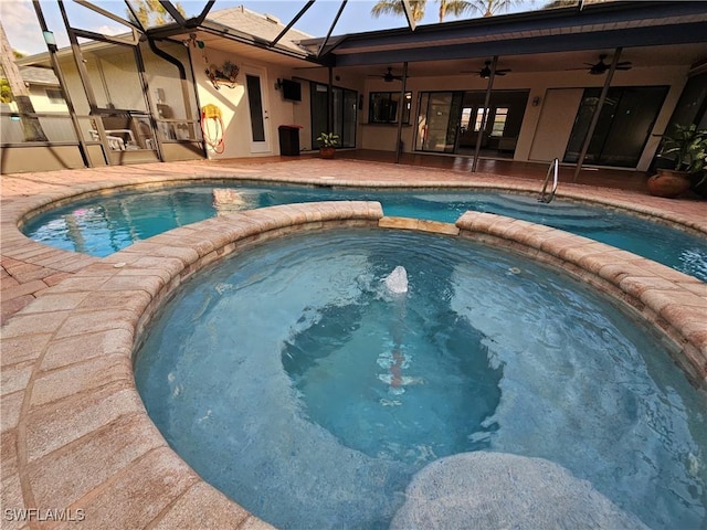 6048 Birnam Wood Ln, Fort Myers, FL 33908 - view of swimming pool with a patio, a lanai, a pool with connected hot tub, and a ceiling fan