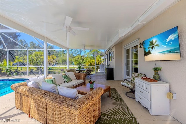 sunroom with ceiling fan