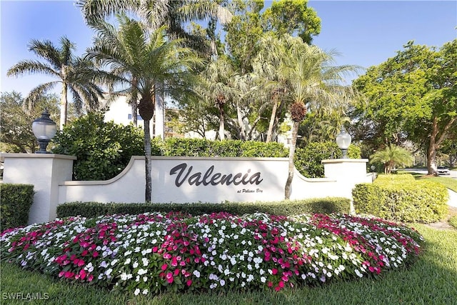 view of community / neighborhood sign